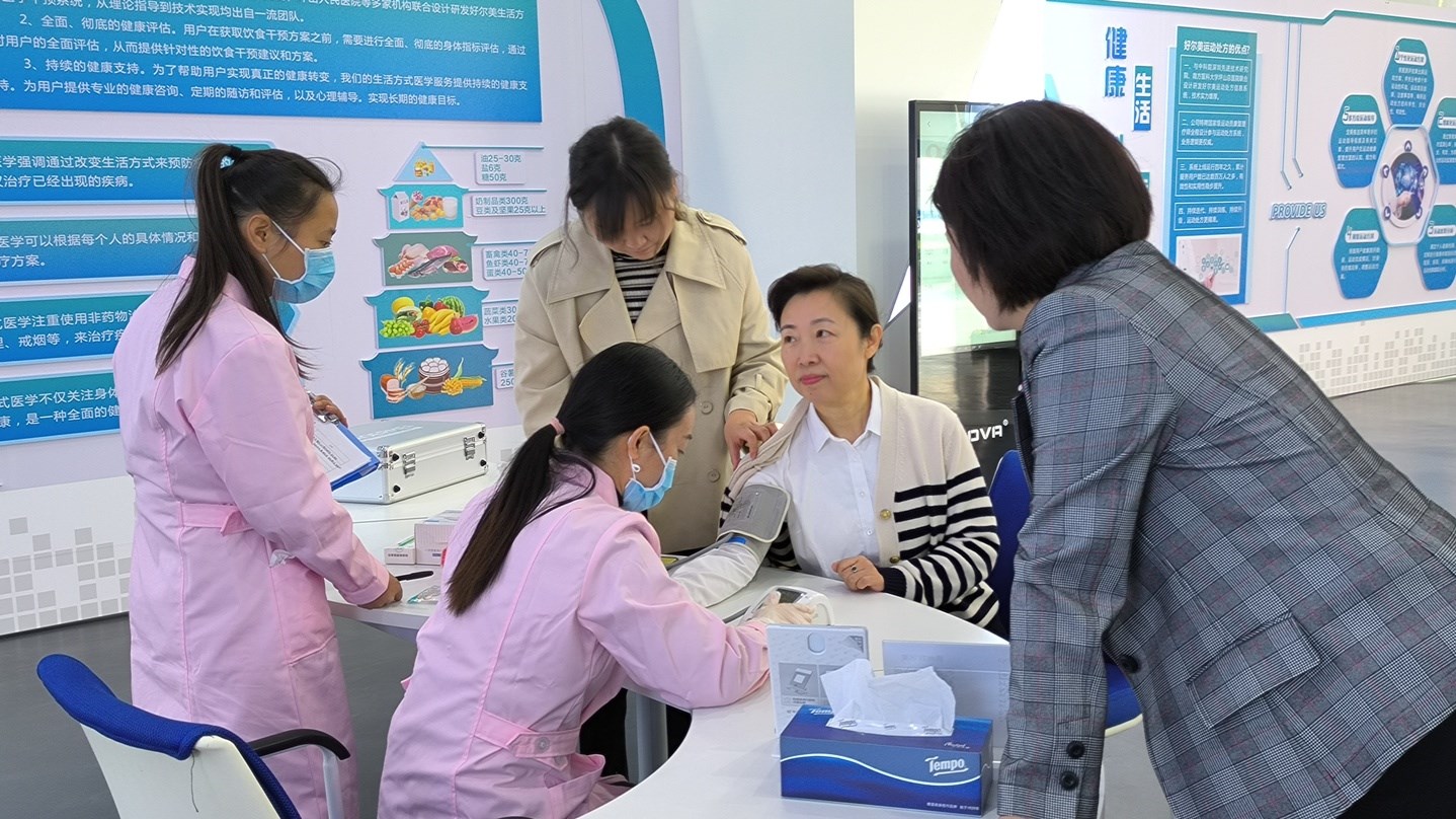 2023年10月20日，市政協(xié)主席劉彤到公司調(diào)研